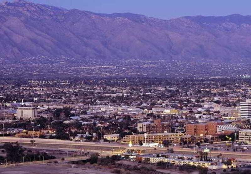 Отель Courtyard By Marriott Tucson Williams Centre Экстерьер фото