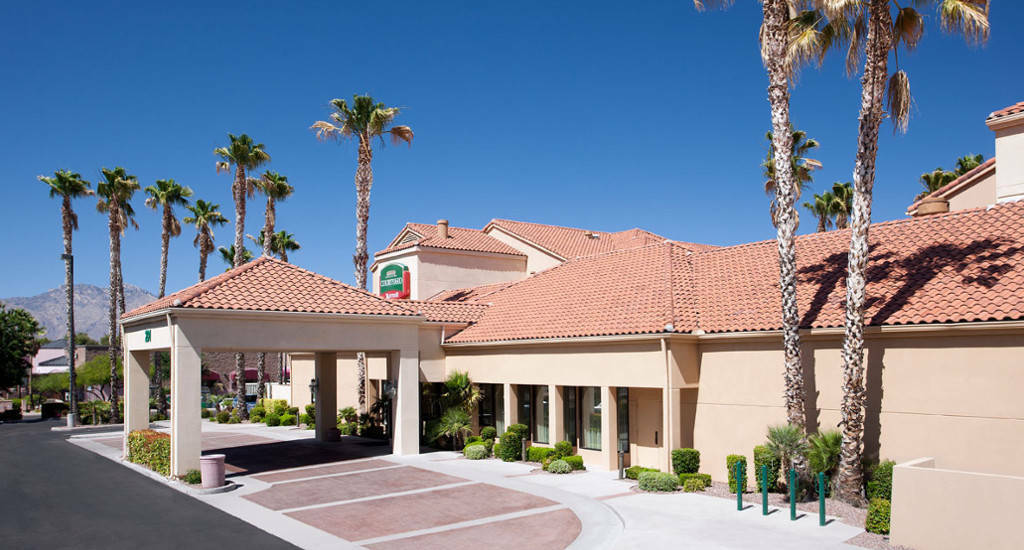 Отель Courtyard By Marriott Tucson Williams Centre Экстерьер фото